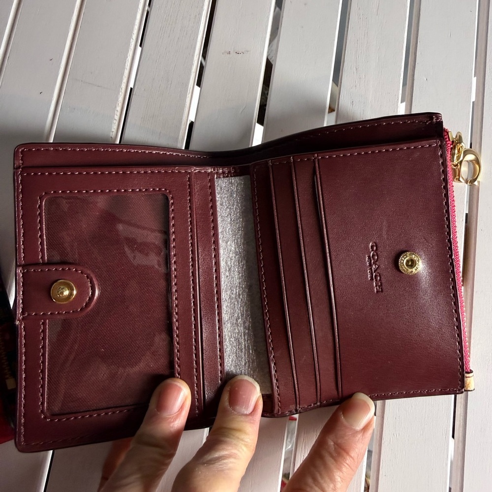 COACH Snap Card Case With Vintage Daisy Script Print (3595) $138 NWOT - Picture 3 of 6